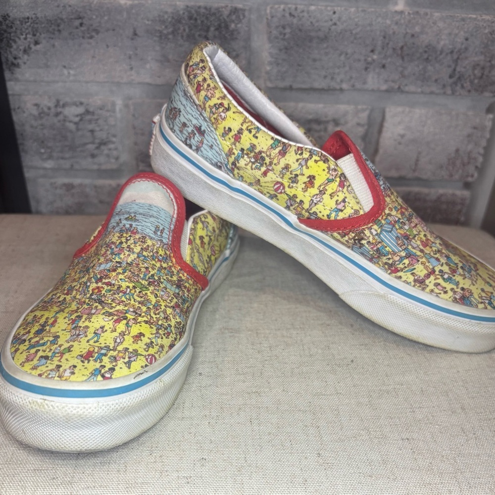 Vans Slip-On x Wheres Waldo Beach Sneakers Kids Size 2.5- Very Good Used!!